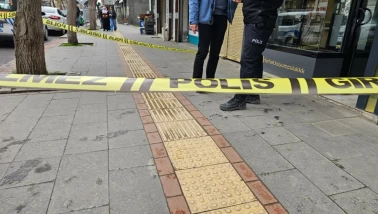 Çarşaf giyen soyguncular esnafı vurup kaçtı!