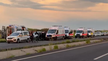 Otomobil takla attı, 10 kişi yaralandı