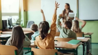 İzmir'de yarın okullar var mı, yok mu? 17 Nisan 2026 İzmir'de yarın okullar tatil oldu mu?