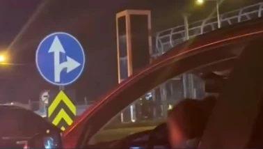 Bursa'da şok eden görüntüler! Kucağında çocukla araç kullandı