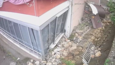 Amasya'da korkutan çöküş: Sağanak sonrası istinat duvarı yerle bir oldu!
