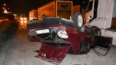 Payas'ta otoyolda korkunç kaza: Lastiği patlayan otomobil takla attı, 3 yaralı