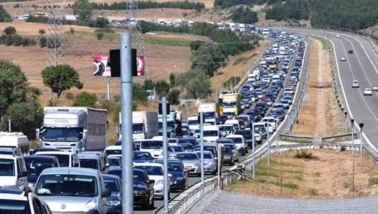 Otoyolu kullanacak sürücüler dikkat! Bayram dönüşü trafiği erken başladı