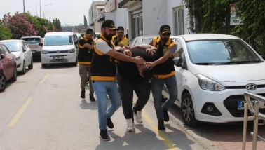 Adana'da aile kavgası caddeyi karıştırdı