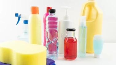 Sararan plastik kaplar nasıl temizlenir?