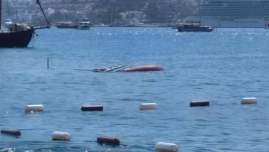Bodrum Bardakçı Koyu'nda su alan tekne battı