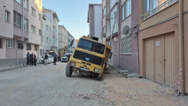 Eskişehir'de sokak ortasında korkutan çökme