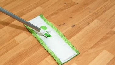 Parkeler iz bırakmadan nasıl silinir?