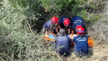 Adana’da otomobil 200 metrelik uçuruma düştü