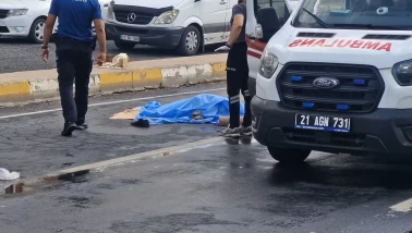 Diyarbakır’da yolun karşısına geçen yayaya otomobil çarptı