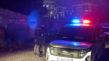 Evinde bıçaklanan 12 yaşındaki çocuk hastaneye kaldırıldı, polis kaçan şüpheliyi arıyor