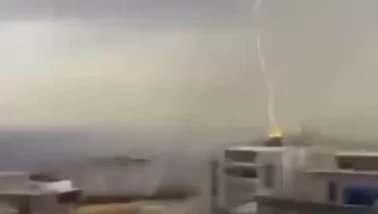 Şırnak'ta korku dolu anlar! 8 katlı binaya yıldırım düştü