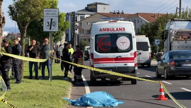 Düzce’de motosiklet yayaya çarptı