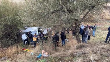 Konya’da otomobil şarampole yuvarlandı: Yaralılar var