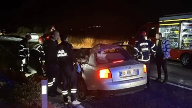 Nevşehir'de feci kaza! Patates yüklü TIR'a çarpan otomobilde 2 kişi öldü