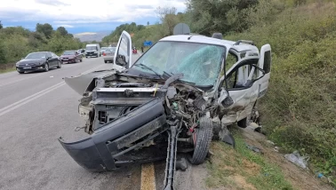 Samsun’da otomobil ile hafif ticari araç kafa kafaya çarpıştı: 2 yaralı
