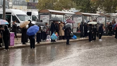 Elazığ’da sağanak etkili oldu: Cadde ve sokaklarda su birikintileri oluştu
