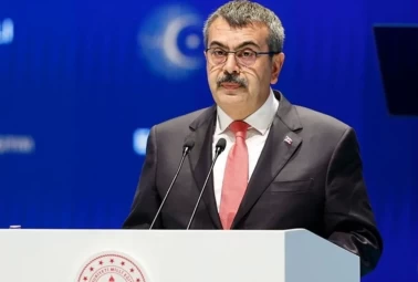 Milli Eğitim Bakanı duyurdu: Ara tatiller tarihe mi karışıyor?