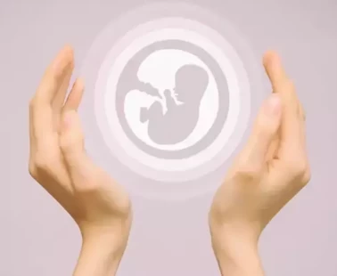 Bebeğin rahim içindeki pozisyonu doğumu nasıl etkiler?
