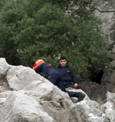 Antalya'da dağlık alanda mahsur kalan 2 kişi kurtarıldı