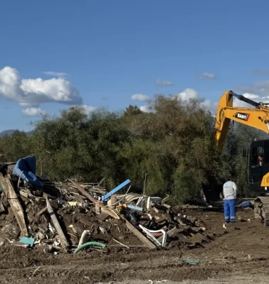 Fethiye sahilinde imara aykırı yapılar yıkılıyor