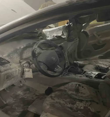 Kapalı alanda parkedilen otomobil alev aldı