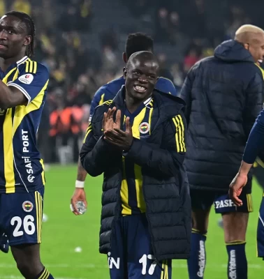 N’Golo Kante Kadıköy'de taraftarlardan büyülendi