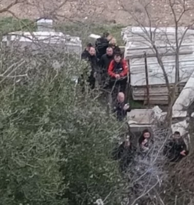 İzmir’de sel dehşeti: Köprüden geçen araç sulara kapıldı, 2 can kaybı!