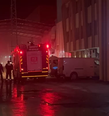 Gaziantep’te alevler yükseldi! Makarna fabrikasında yangın çıktı