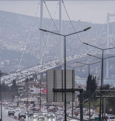 İstanbul’da dönüş çilesi yağmurla birleşti: Trafik yoğunluğu yüzde 60’ı gördü