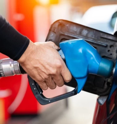 ABD’de benzin fiyatı 4 dolar eşiğini aştı