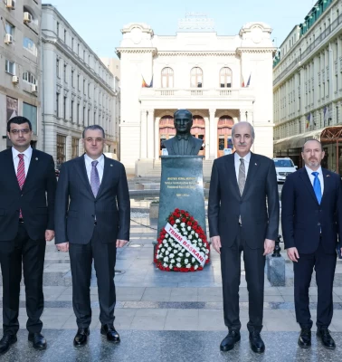 TBMM Başkanı Numan Kurtulmuş, Bükreş’te Atatürk Anıtı’nı ziyaret etti