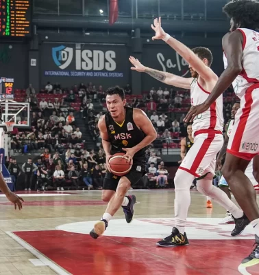 Karşıyaka evinde geriden gelerek kazandı