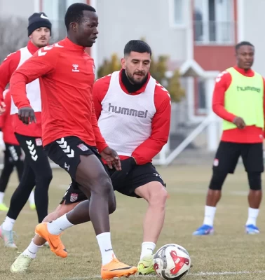 Sivasspor'dan üç isim için sakatlık açıklaması