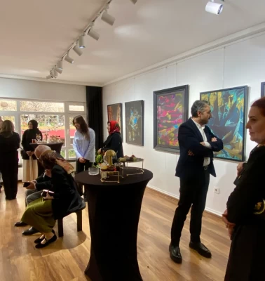 Funda Köz’ün “Akışın İzinde” sergisine yoğun ilgi