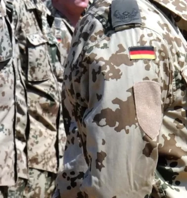 Almanya’da askerlik çağındaki erkeklere yurt dışı için ordu izni şartı