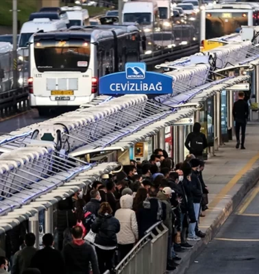 1 Mayıs'ta toplu taşıma saatleri değişti mi? İşte merak edilen tüm soruların yanıtı