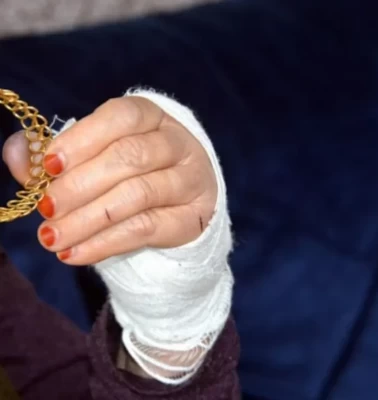 'Kefen param için canımdan oluyordum!' Kapıyı açtığı komşusu boğazına bıçak dayadı