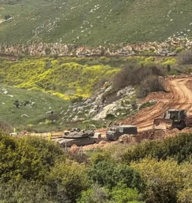 İsrail Lübnan'ın güneyini yerle bir ediyor: Sınır hattındaki evler havaya uçuruluyor!