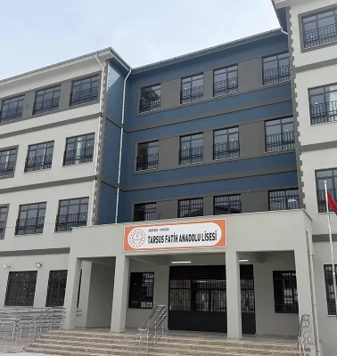 Mersin'de okula silahla gelen öğrenci yakalandı!