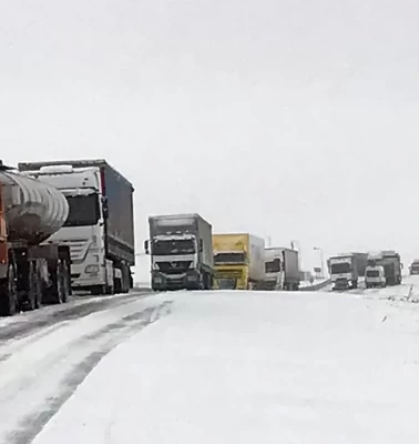 Türkgözü-Posof-Damal kara yolu tır trafiğine açıldı