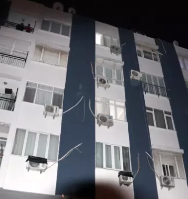 Elektrik prizden çıkan kıvılcım evi yaktı