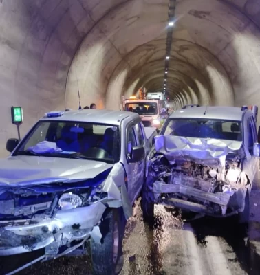 Artvin’de tüneldeki dehşet anları kamerada! 7 kişinin yaralandığı kazada kan donduran şerit ihlali