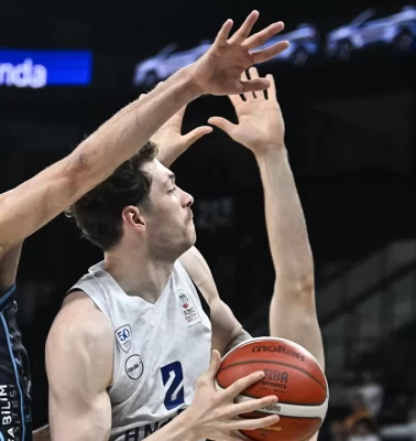 Play-off serisinde ilk raund Efes'in