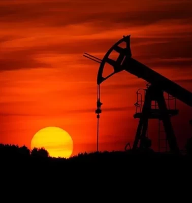 Brent petrolün varili 103 dolar seviyesine geriledi