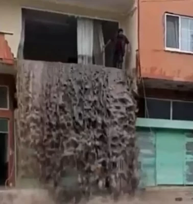 Ordu'da felaket! Sel suları oturduğu evin içerisinden şelale gibi aktı