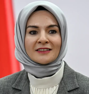Bakan Göktaş müjdeyi verdi: Sözleşmeli personelin doğum izni 24 haftaya çıktı