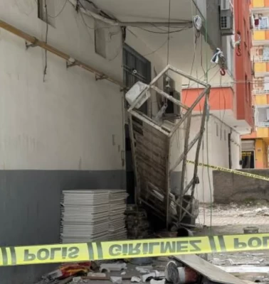 Şanlıurfa'da asansör faciası: Bir işçi ağır yaralı, diğeri balkon demirinde ölümle pençeleşti