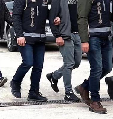 Sınav sorularını çaldıkları tespit edildi! 7 FETÖ mensubuna gözaltı