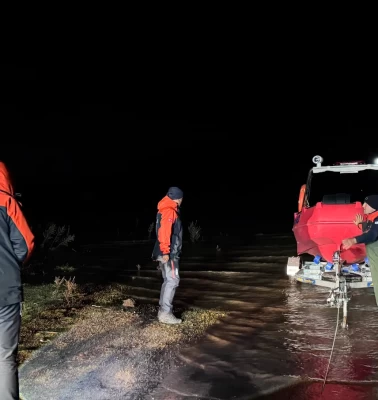 Tekir Gölü'nde mahsur kalan 3 kişi 2 saatte kurtarıldı